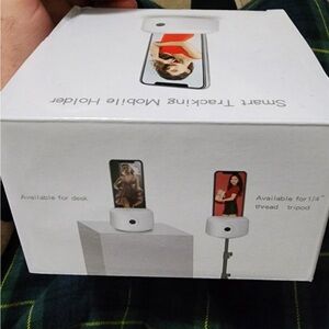 Smart Tracking Mobile Holder - White